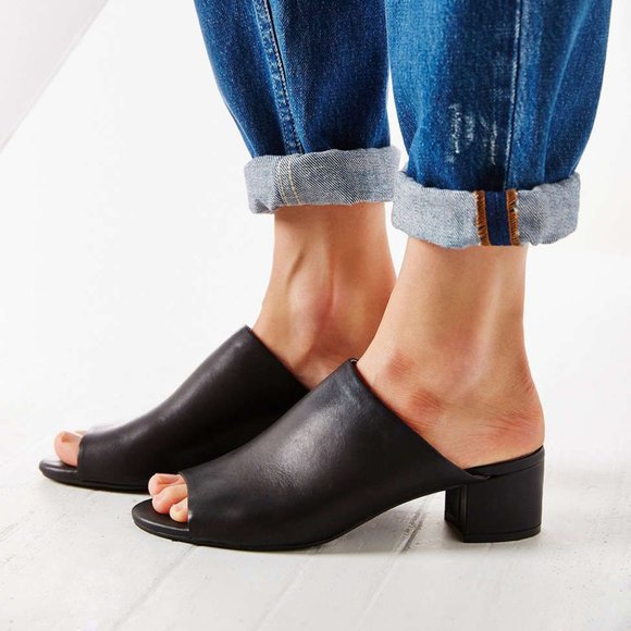 Jeffrey Campbell Shoes - Jeffrey Campbell x UO Darnley leather Mule - sz 6